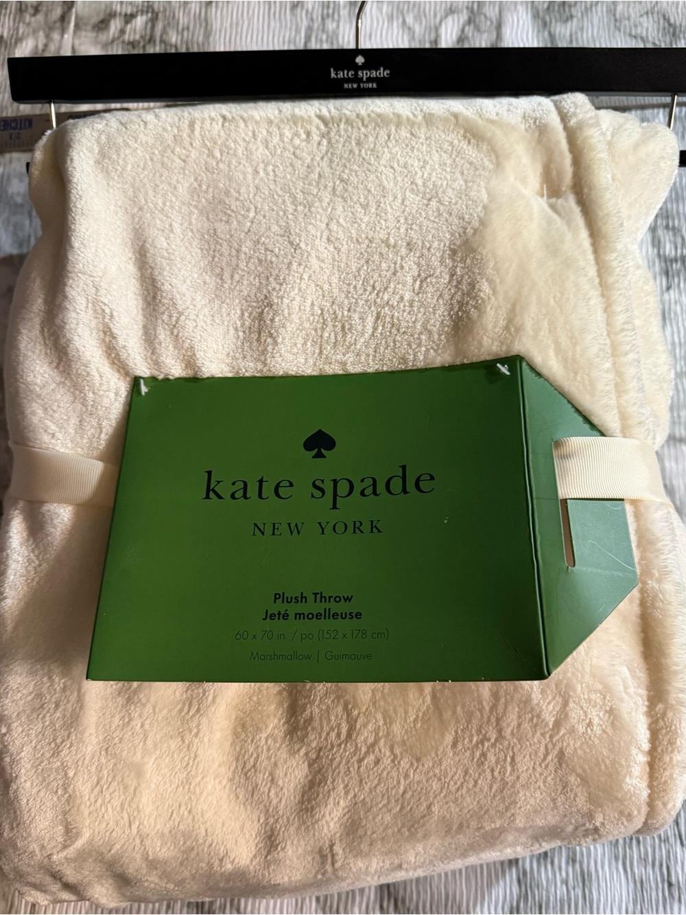 NWT kate spade new york Plush Throw Blanket cream marshmellow 60x70 Polyester